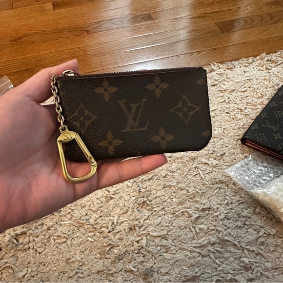 Louis Vuitton Black and Gold Monogram Cles - Picture 4 of 8